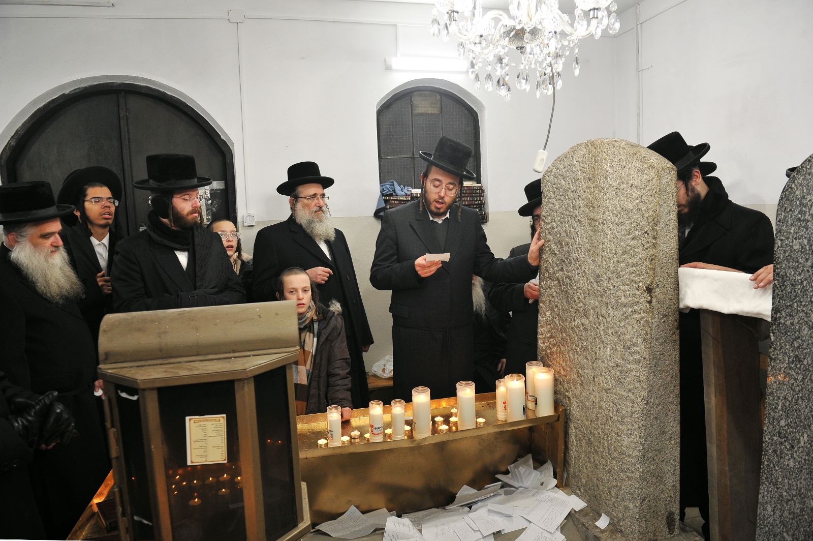 מאות העתירו על ציון קדשו של הכהן הגדול הרה"ק רבי צבי הירש מרימנוב