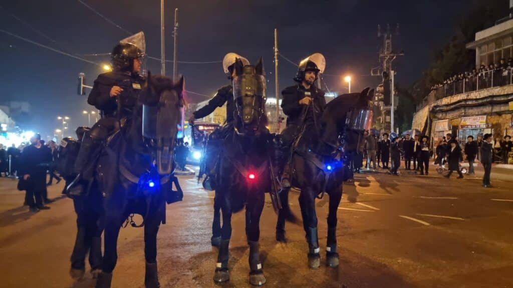 הפלג של ר' צבי פרידמן מצטרף לעדה: מאות מפגינים בבר אילן