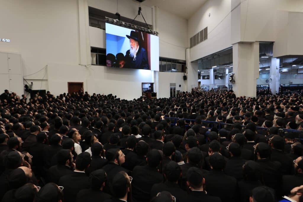 גלריה עוצמתית: חנוכה בחצר הקודש גור