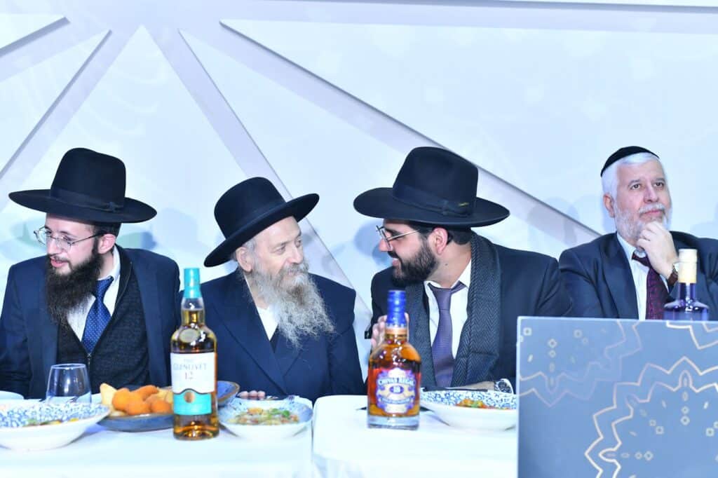 המקובלים חגגו מסיבת חנוכה