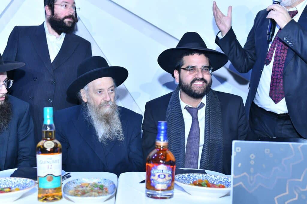 המקובלים חגגו מסיבת חנוכה