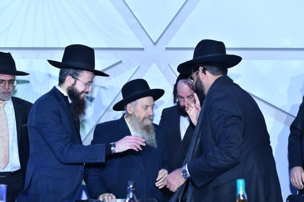 המקובלים חגגו מסיבת חנוכה