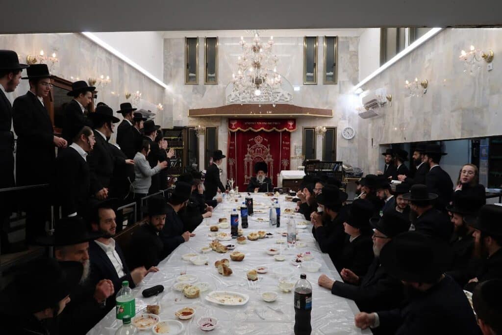 תיעוד מאירועי החג בחצר הקודש אשלג בבני ברק