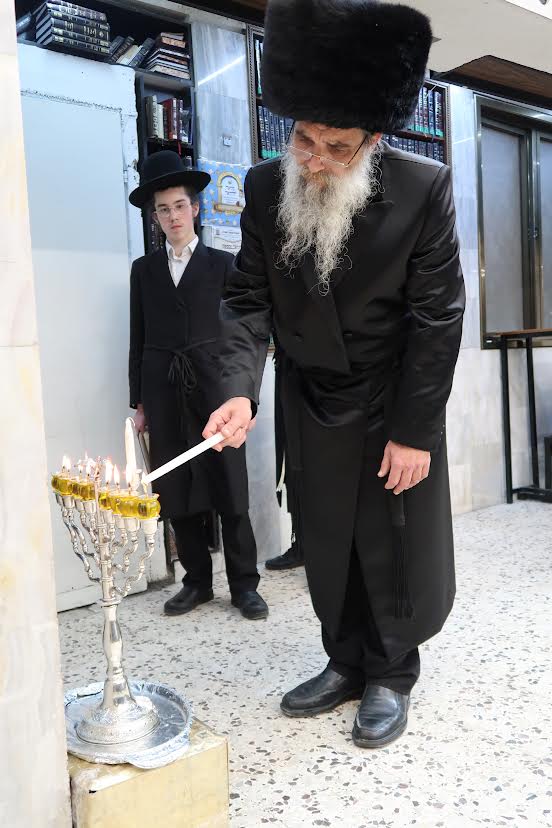 תיעוד מאירועי החג בחצר הקודש אשלג בבני ברק