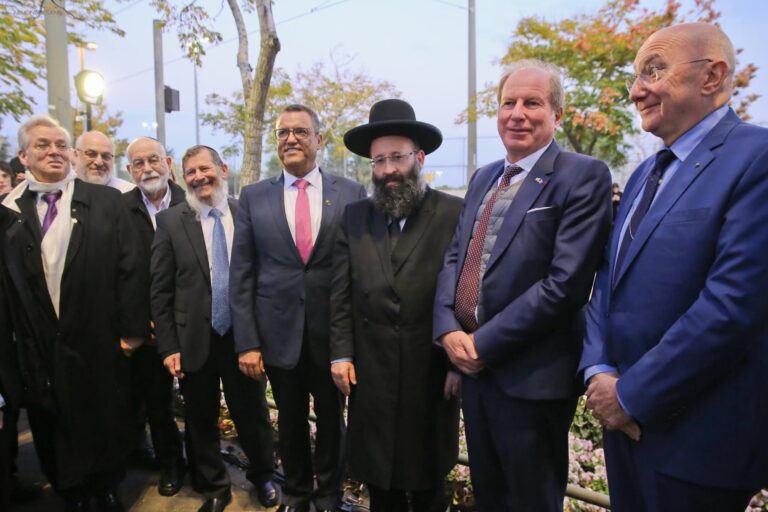 הרחבה הסמוכה ל'יד שרה' תיקרא על שם סופר השואה הנודע