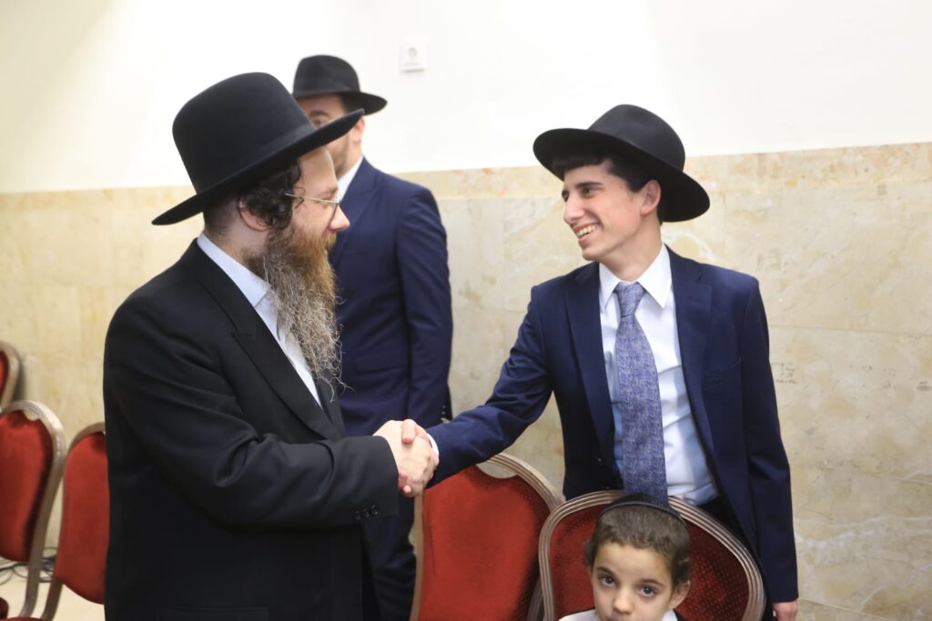 הגאון רבי עמרם פריד אירס את בנו