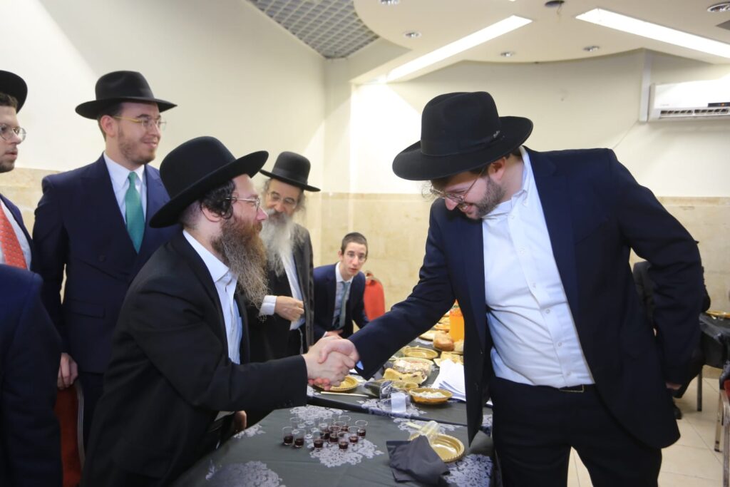 הגאון רבי עמרם פריד אירס את בנו