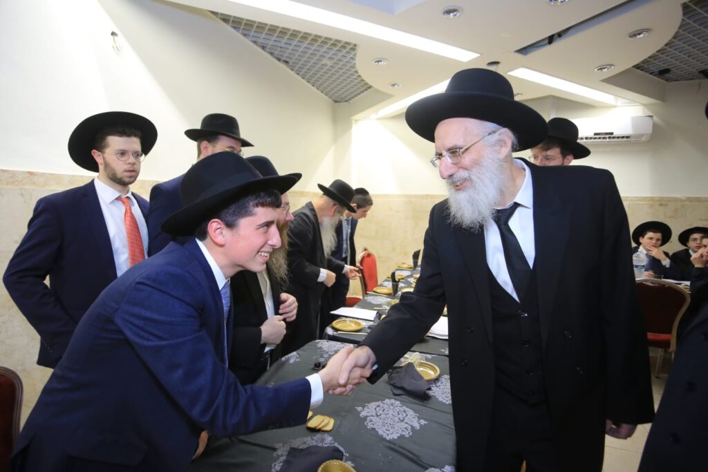 הגאון רבי עמרם פריד אירס את בנו