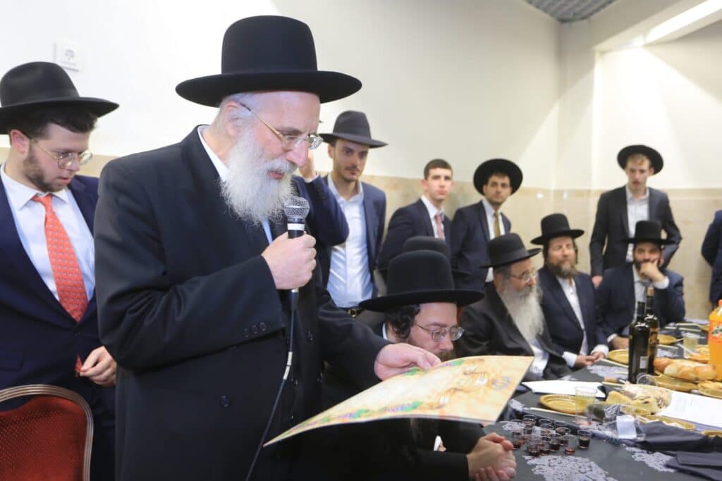 הגאון רבי עמרם פריד אירס את בנו