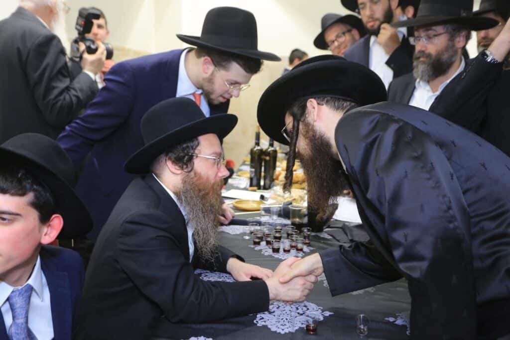 הגאון רבי עמרם פריד אירס את בנו