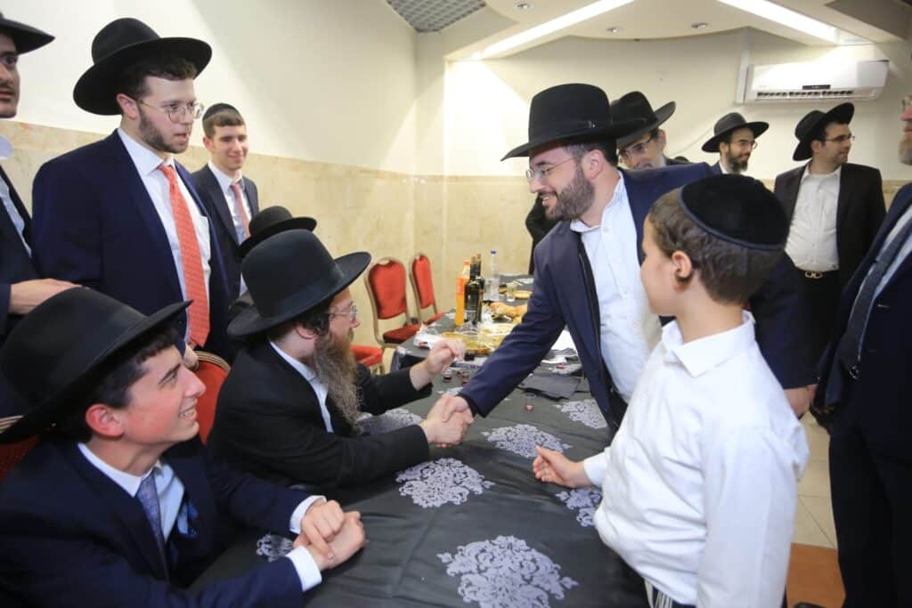 הגאון רבי עמרם פריד אירס את בנו