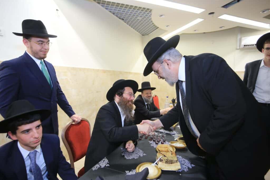 הגאון רבי עמרם פריד אירס את בנו