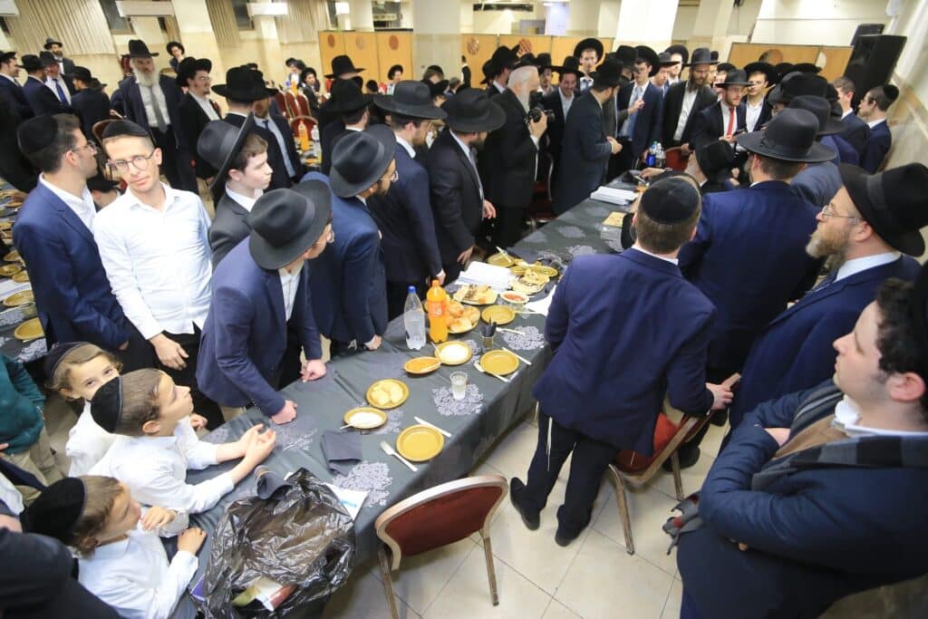 הגאון רבי עמרם פריד אירס את בנו