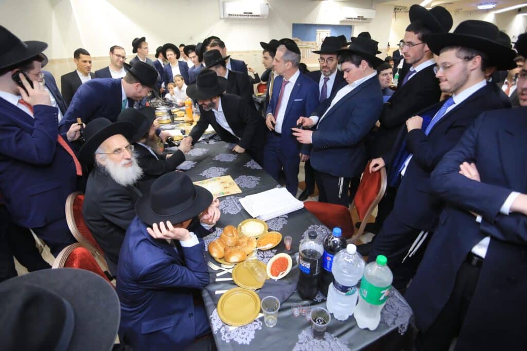 הגאון רבי עמרם פריד אירס את בנו