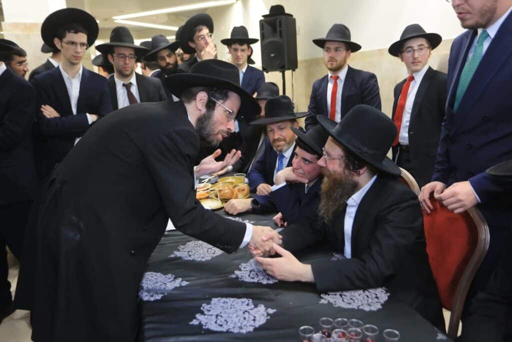 הגאון רבי עמרם פריד אירס את בנו