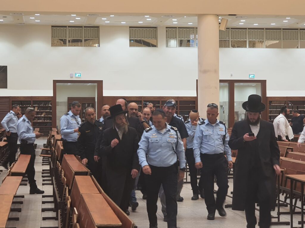 מה חיפש המפכ"ל בויז'ניץ?