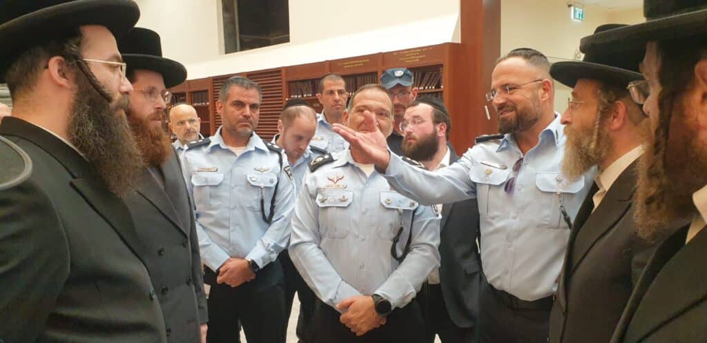 מה חיפש המפכ"ל בויז'ניץ?