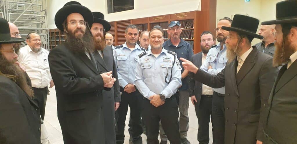 מה חיפש המפכ"ל בויז'ניץ?