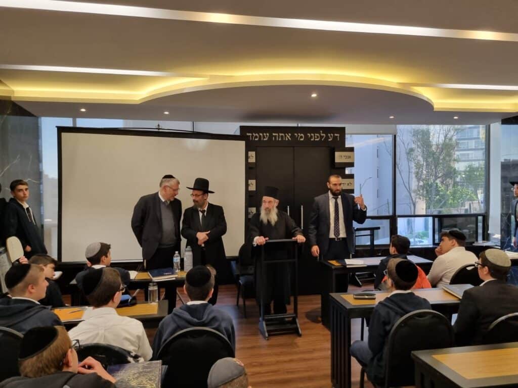 מקסיקו קיבלה בהתרגשות פני את חכם ניסים בן שמעון