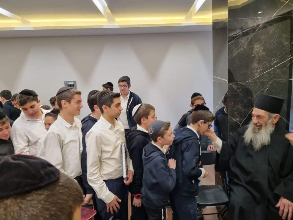 מקסיקו קיבלה בהתרגשות פני את חכם ניסים בן שמעון