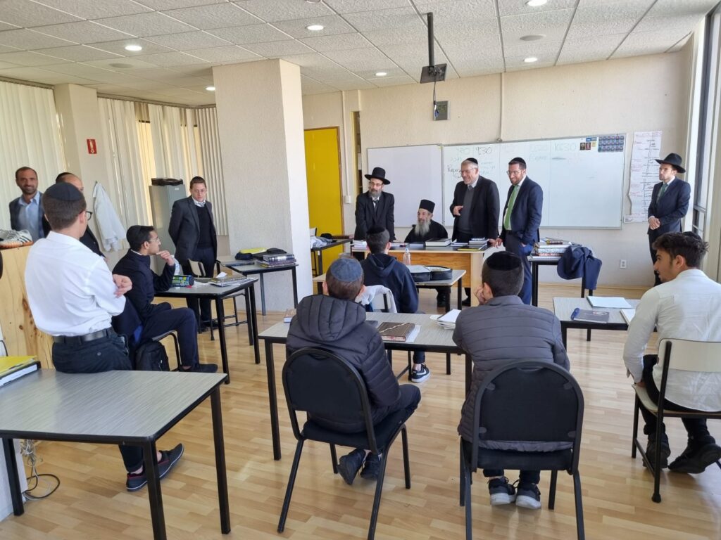 מקסיקו קיבלה בהתרגשות פני את חכם ניסים בן שמעון