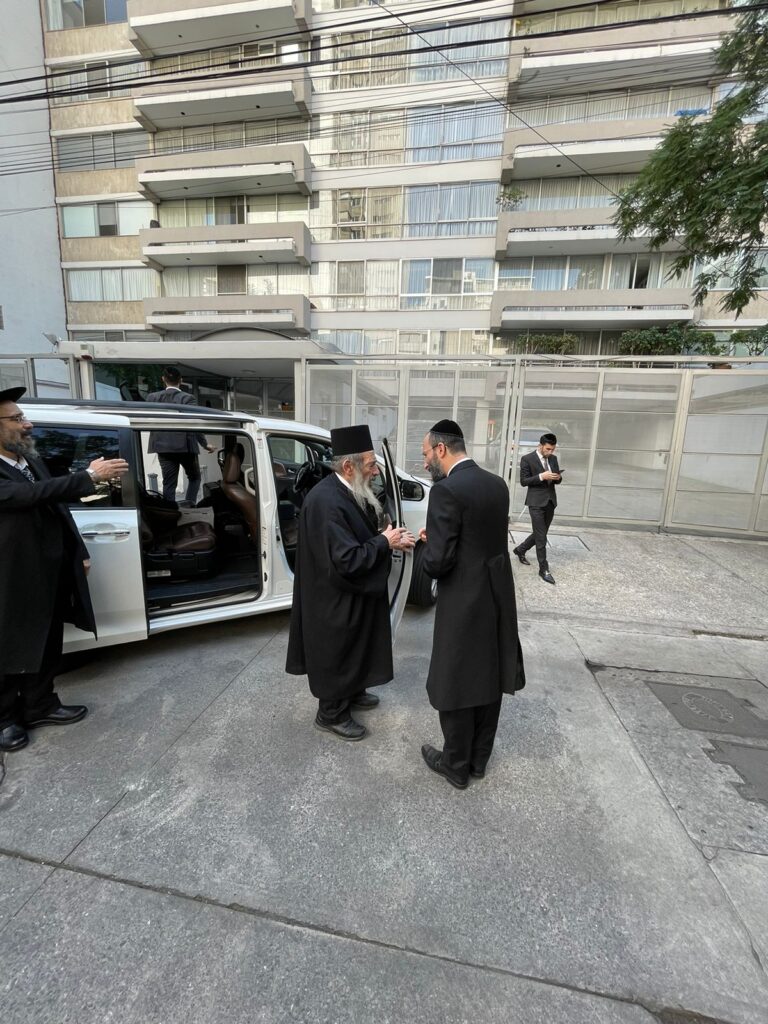 מקסיקו קיבלה בהתרגשות פני את חכם ניסים בן שמעון