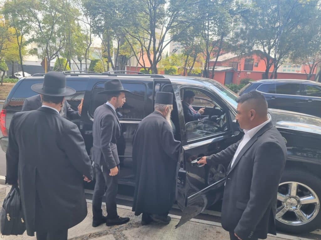 מקסיקו קיבלה בהתרגשות פני את חכם ניסים בן שמעון