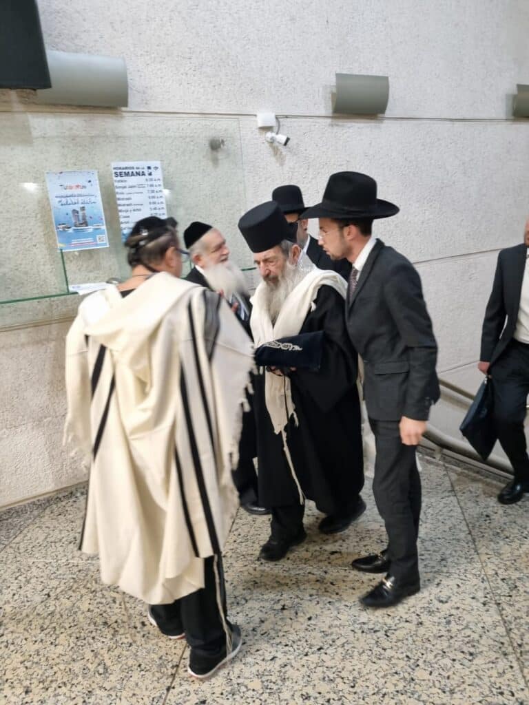 מקסיקו קיבלה בהתרגשות פני את חכם ניסים בן שמעון