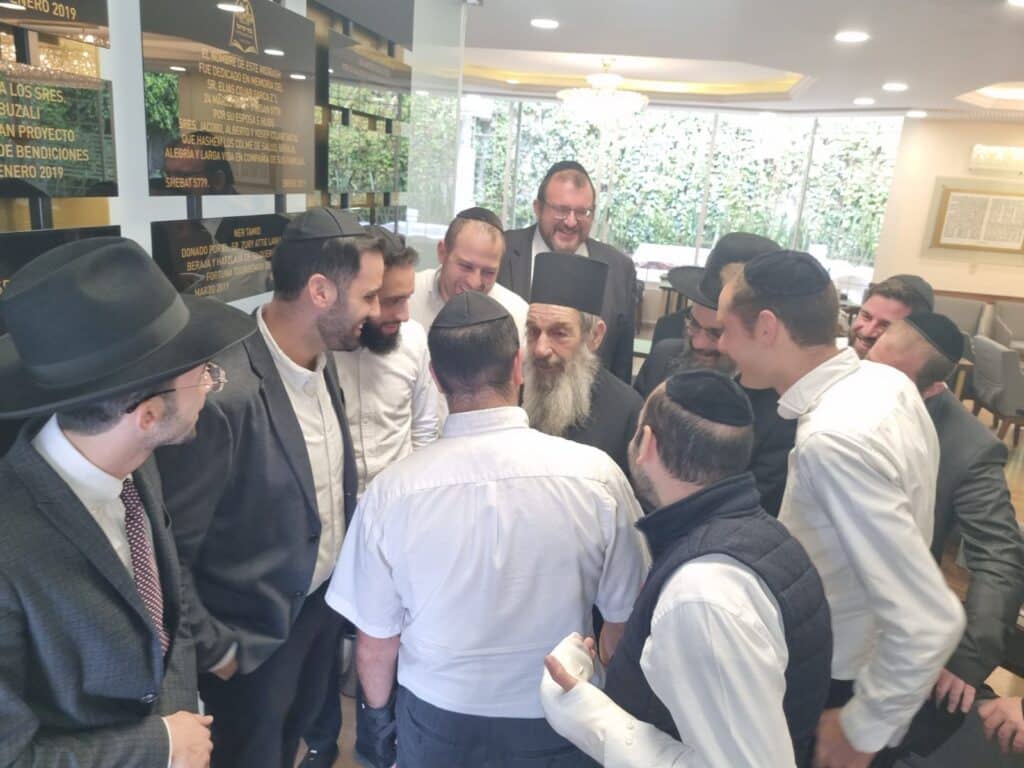 מקסיקו קיבלה בהתרגשות פני את חכם ניסים בן שמעון