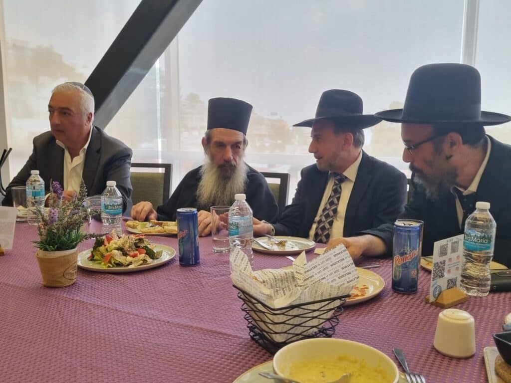 מקסיקו קיבלה בהתרגשות פני את חכם ניסים בן שמעון