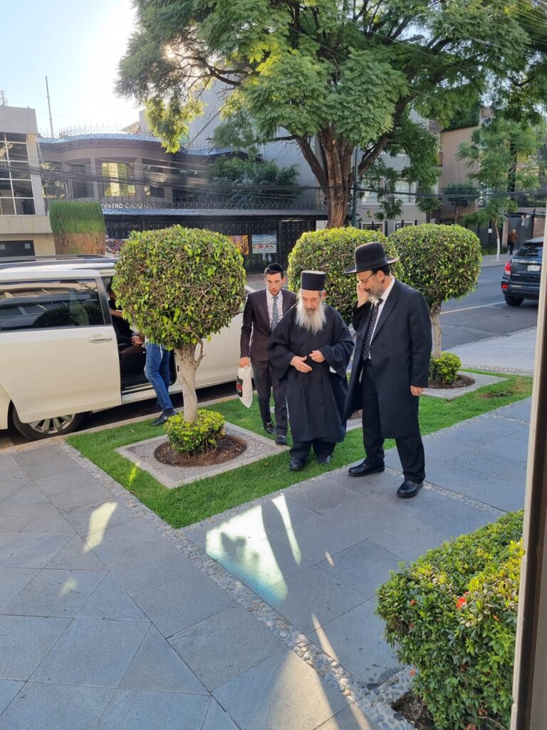 מקסיקו קיבלה בהתרגשות פני את חכם ניסים בן שמעון