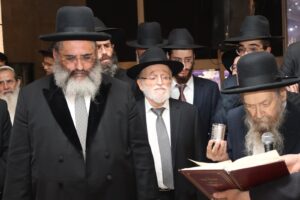 אדמו"רים הראשל"צ וחברי ה'מועצת': המונים בחתונת בתו של הרב ישראל אברג'ל | גלריה מרהיבה