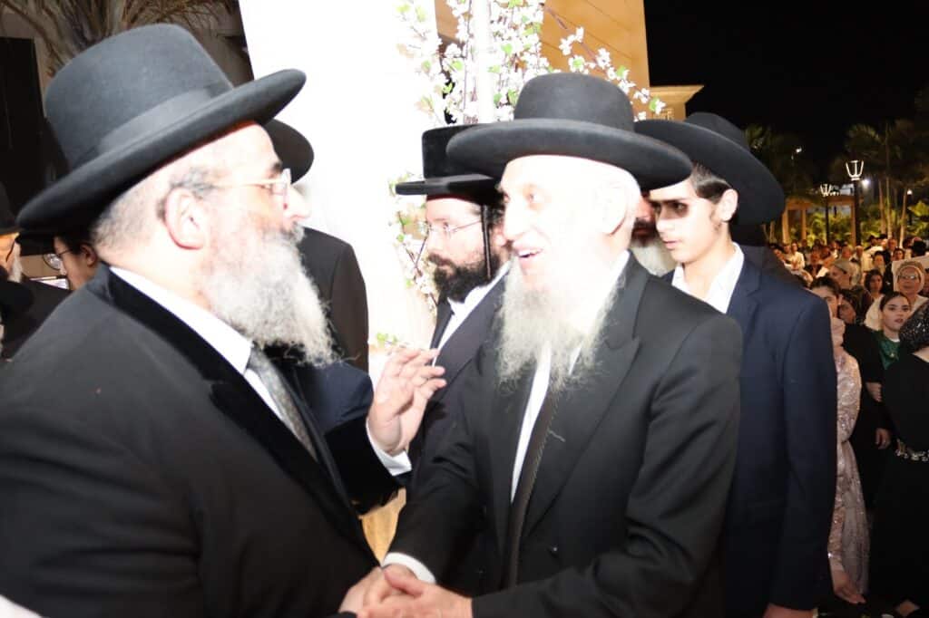 אדמו"רים הראשל"צ וחברי ה'מועצת': המונים בחתונת בתו של הרב ישראל אברג'ל | גלריה מרהיבה