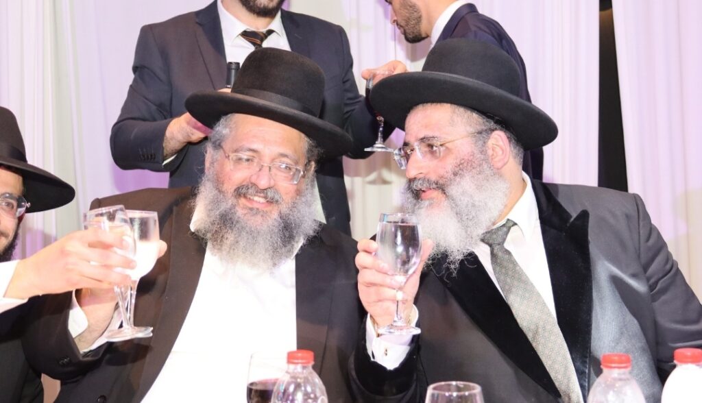אדמו"רים הראשל"צ וחברי ה'מועצת': המונים בחתונת בתו של הרב ישראל אברג'ל | גלריה מרהיבה