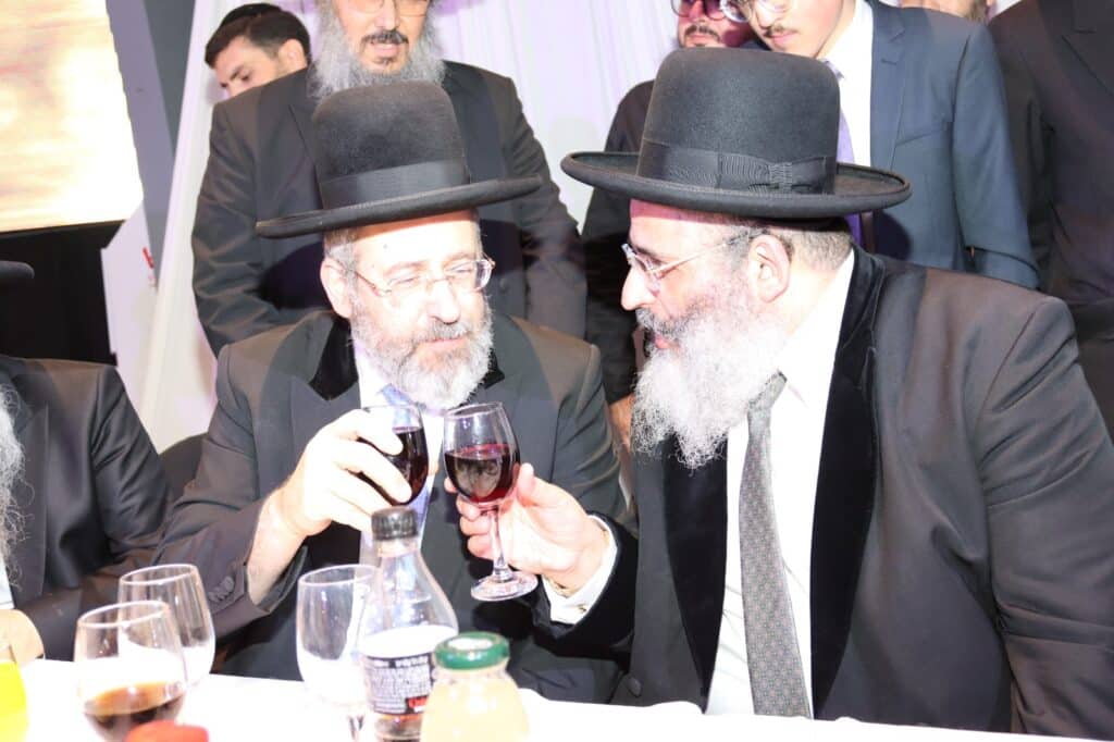 אדמו"רים הראשל"צ וחברי ה'מועצת': המונים בחתונת בתו של הרב ישראל אברג'ל | גלריה מרהיבה