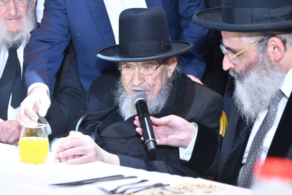 אדמו"רים הראשל"צ וחברי ה'מועצת': המונים בחתונת בתו של הרב ישראל אברג'ל | גלריה מרהיבה