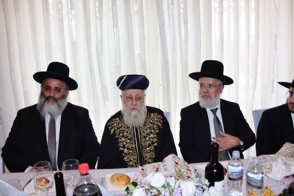 אדמו"רים הראשל"צ וחברי ה'מועצת': המונים בחתונת בתו של הרב ישראל אברג'ל | גלריה מרהיבה