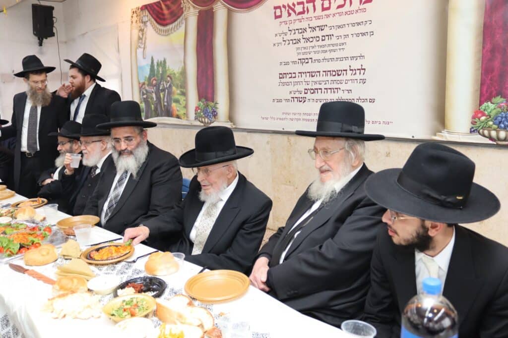 אדמו"רים הראשל"צ וחברי ה'מועצת': המונים בחתונת בתו של הרב ישראל אברג'ל | גלריה מרהיבה