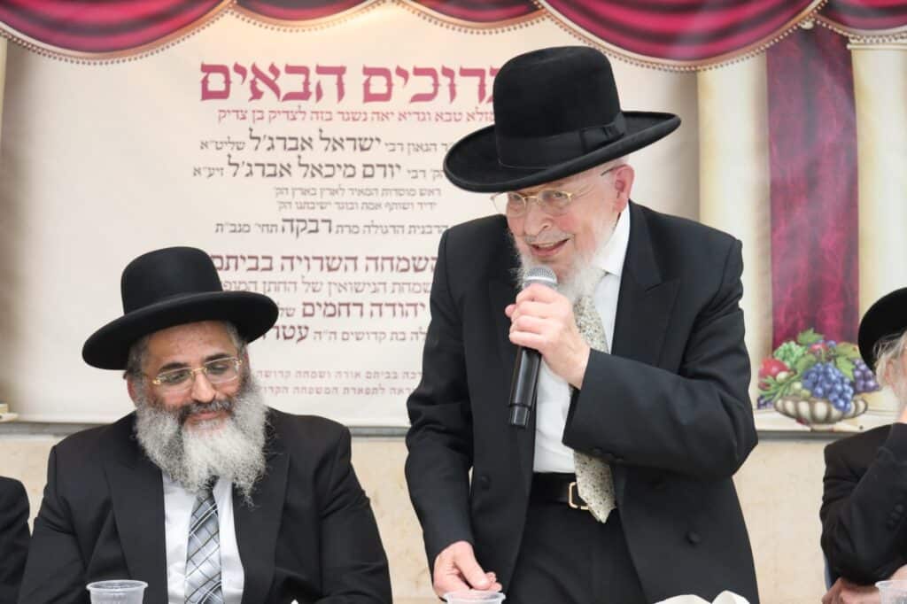 אדמו"רים הראשל"צ וחברי ה'מועצת': המונים בחתונת בתו של הרב ישראל אברג'ל | גלריה מרהיבה