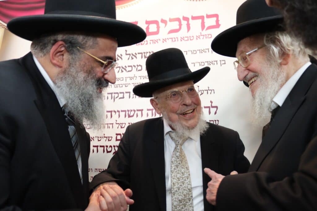 אדמו"רים הראשל"צ וחברי ה'מועצת': המונים בחתונת בתו של הרב ישראל אברג'ל | גלריה מרהיבה