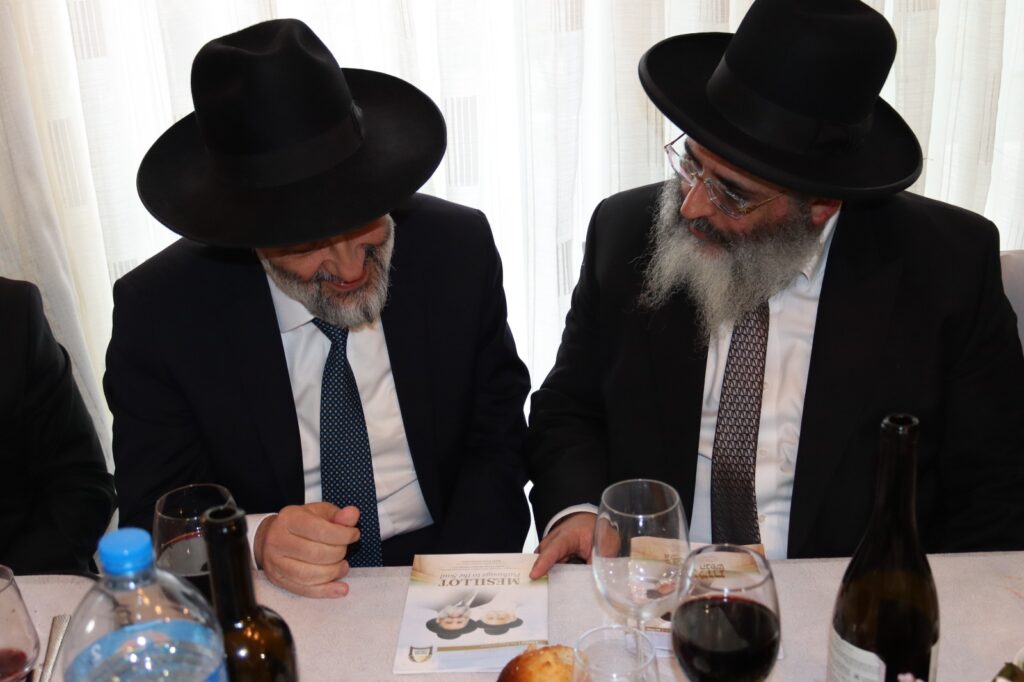 אדמו"רים הראשל"צ וחברי ה'מועצת': המונים בחתונת בתו של הרב ישראל אברג'ל | גלריה מרהיבה