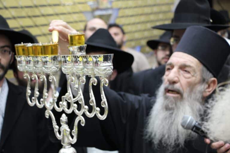 בחורי הישיבה חגגו חנוכה עם חכם בן שמעון