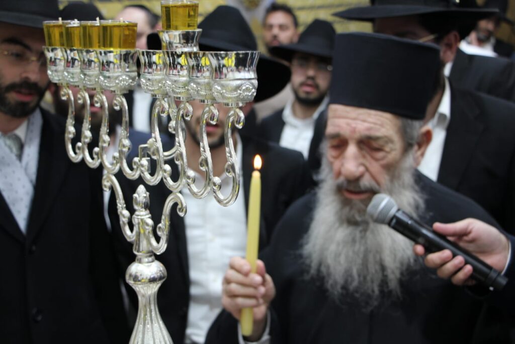 בחורי הישיבה חגגו חנוכה עם חכם בן שמעון