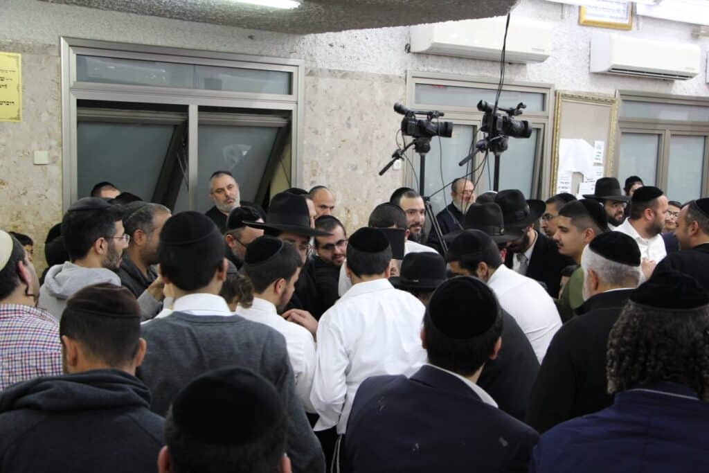 בחורי הישיבה חגגו חנוכה עם חכם בן שמעון