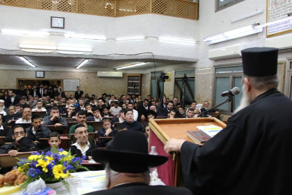 בחורי הישיבה חגגו חנוכה עם חכם בן שמעון