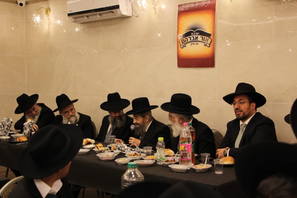 מסיבת חנוכה בישיבת 'אור אברהם'