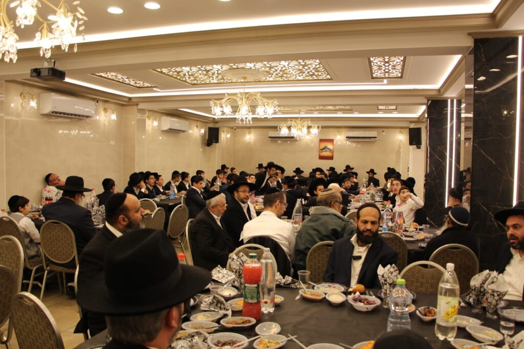 מסיבת חנוכה בישיבת 'אור אברהם'