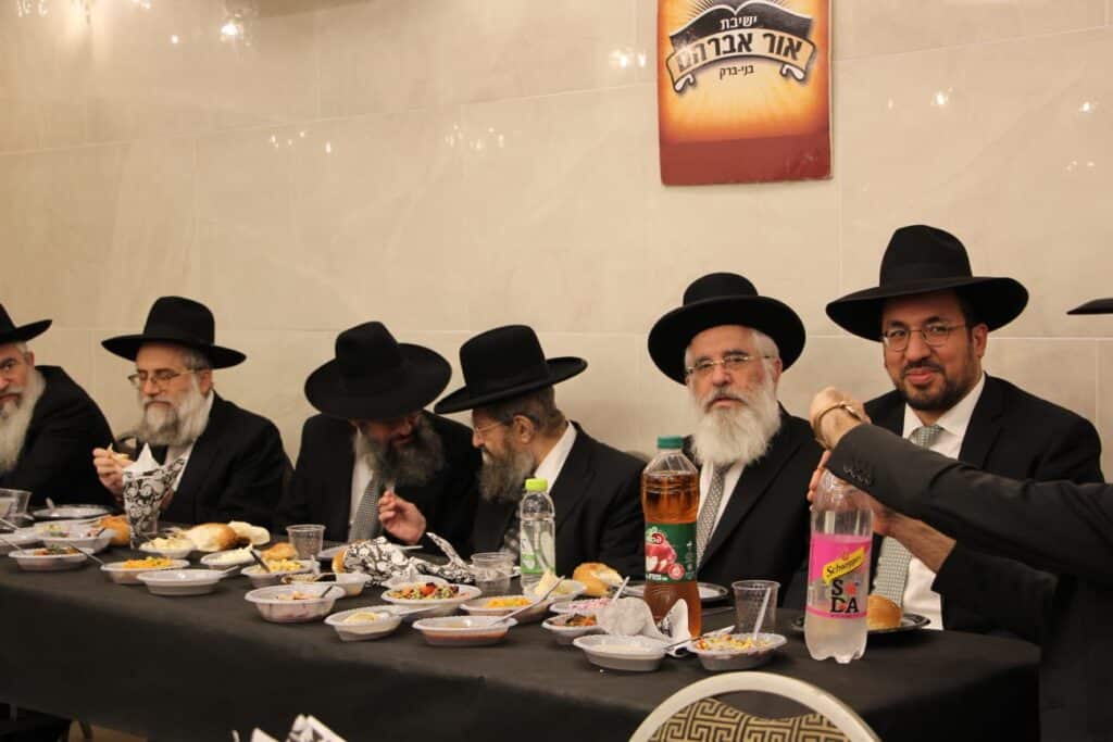 מסיבת חנוכה בישיבת 'אור אברהם'