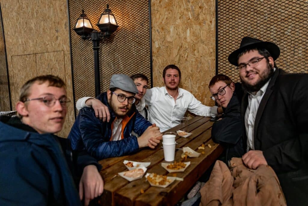 'מגה חנוכה' לפליטי המלחמה שהתקיים בישראל