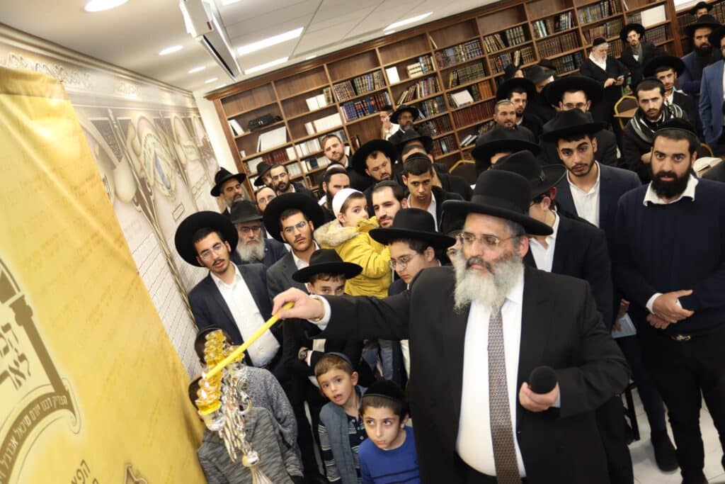 גלריה: מסיבת חנוכה אצל הגר"י אברג'ל